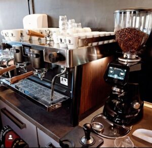 Cafe pha máy là gì? Hiểu đúng để chọn đúng cho quán cà phê của bạn